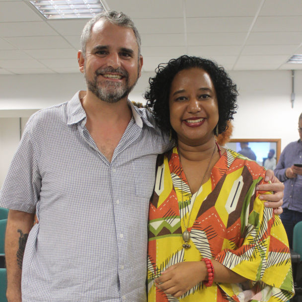 Rodrigo de Azevedo Weimer, servidor do APERS e Ana Flávia Magalhães Pinto, diretora do Arquivo Nacional